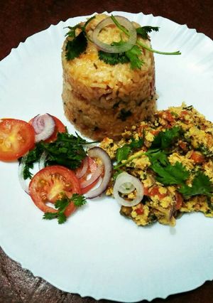A picture of Fried rice with scrambled eggs.
