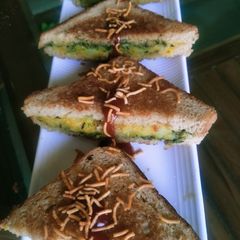 A picture of Potato bread sandwich.