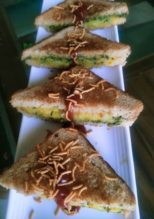 A picture of Potato bread sandwich.