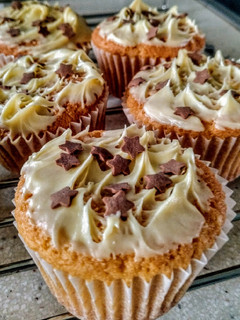 Una foto de Cupcakes de chocolate blanco🍫