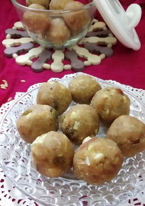 पंजाबी पिन्नी (Punjabi pinni recipe in Hindi) रेसिपी मुख्य फोटो