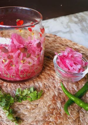 प्याज़ बिना सिरके वाली (pyaz bina shirke wali recipe in Hindi) रेसिपी मुख्य फोटो