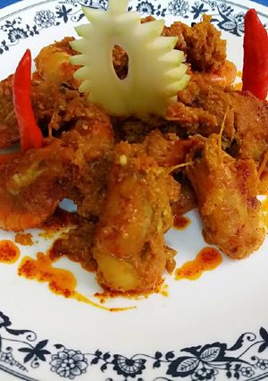 A picture of Milky mango prawns / aam chingri.