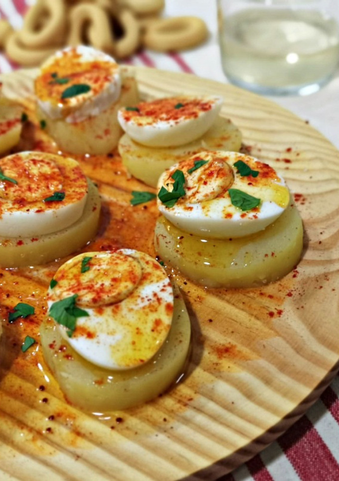 Una foto de Huevos a la gallega