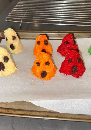 A picture of Coconut cones (ghosts) - children recipe - happy Halloween 🎃.
