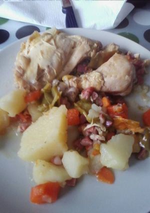 Una foto de Pollo al chilindrón