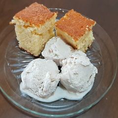 A picture of Fluffy Cake with bananas ice cream #mycookbook.