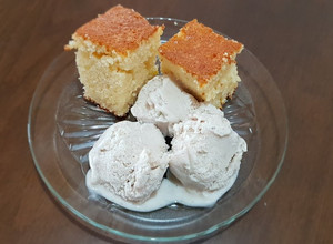 A picture of Fluffy Cake with bananas ice cream #mycookbook.