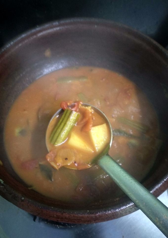 முருங்கைகாய் உருளைகிழங்கு 🥔கத்தரிக்காய்🍆 புளிகுழம்பு செய்முறை முக்கிய புகைப்படம்