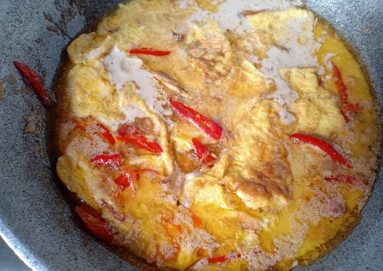 Resep Telur Dadar Kuah pedas, Lezat Sekali