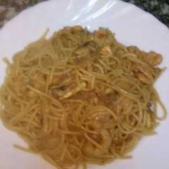 Una foto de Espaguettis con gambitas