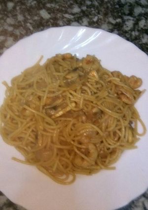 Una foto de Espaguettis con gambitas