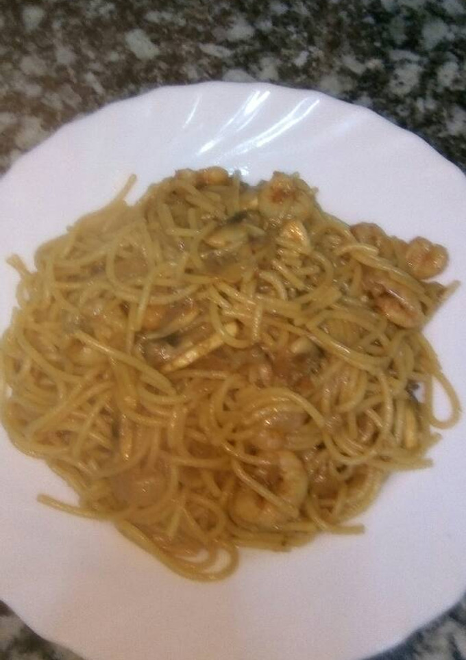 Una foto de Espaguettis con gambitas