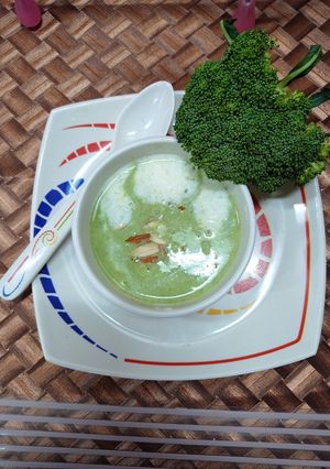 આલમન્ડ બ્રોકલી સૂપ (Almond Brocolli Soup Recipe In Gujarati) રેસીપી મુખ્ય ફોટો