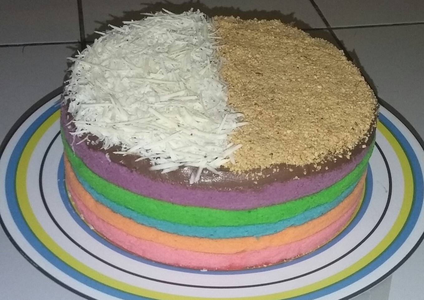 Kue pelangi Ala Ambolay dengan keju buatan sendiri dan kacang dengan isian coklat