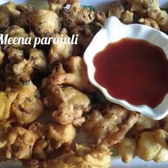 A picture of Gobhi onion pakoda.