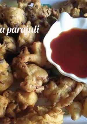 A picture of Gobhi onion pakoda.