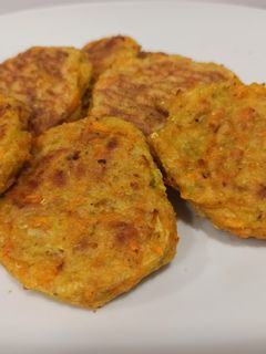 Una foto de Hamburguesas de calabacín y zanahoria (BLW)