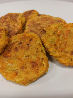 Una foto de Hamburguesas de calabacín y zanahoria (BLW)