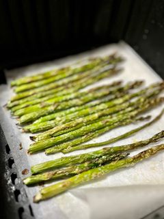 Una foto de Espárragos trigueros en Airfryer: cena fácil y rápida