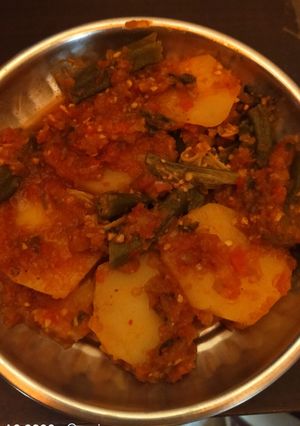 સેયલ ભીંડી પોટેટો સબ્જી (Seyal Bhindi Potato Sabji Recipe In Gujarati) રેસીપી મુખ્ય ફોટો