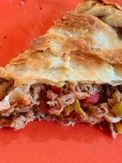 Una foto de Empanada gallega a mi manera