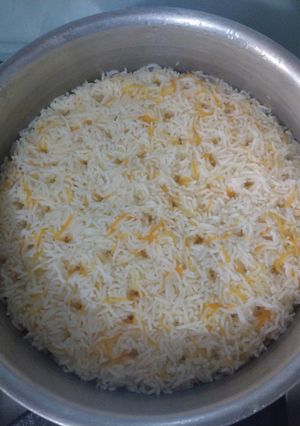 A picture of Garlic-carrot rice.