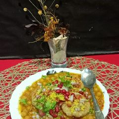 A picture of Ragda Patties.