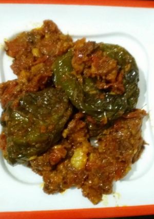 भरवा शिमला मिर्च (Bharva shimla mirch recipe in hindi) रेसिपी मुख्य फोटो