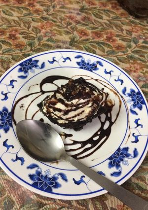 A picture of Eggless chocolate brownie.