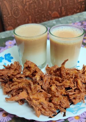 A picture of Crispy Khanda Bhaji Onion pakora with KT.