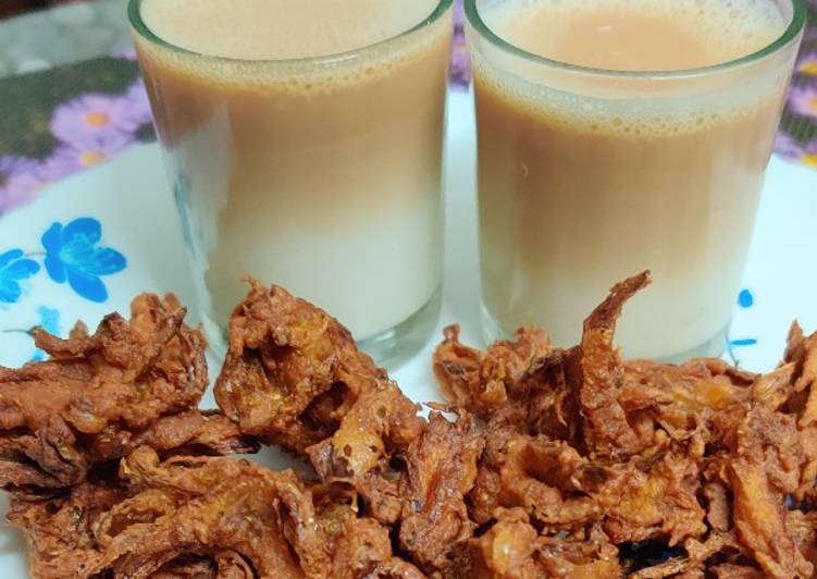 Recipe of Super Quick Homemade Crispy Khanda Bhaji Onion pakora with KT