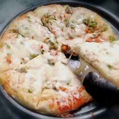 Chicken Veggie Pizza A picture of Chicken Veggie Pizza.