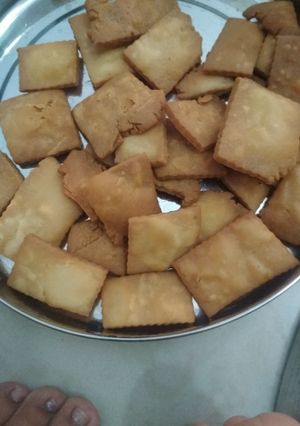 ઘઉંના શક્કરપારા (ghauna sakkarpara recipe in Gujarati) રેસીપી મુખ્ય ફોટો