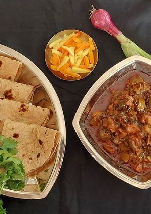 મોગરી રીંગણાં નું શાક (Mogri Ringan Shak Recipe In Gujarati) રેસીપી મુખ્ય ફોટો