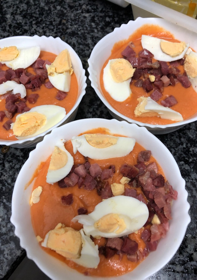 Una foto de 18. Salmorejo cordobés (entrante sopa)