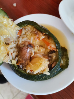 Una foto de Zapallito Italiano Relleno con Arroz