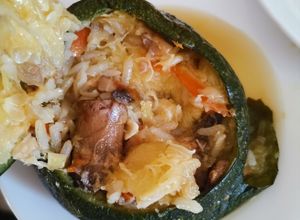 Una foto de Zapallito Italiano Relleno con Arroz