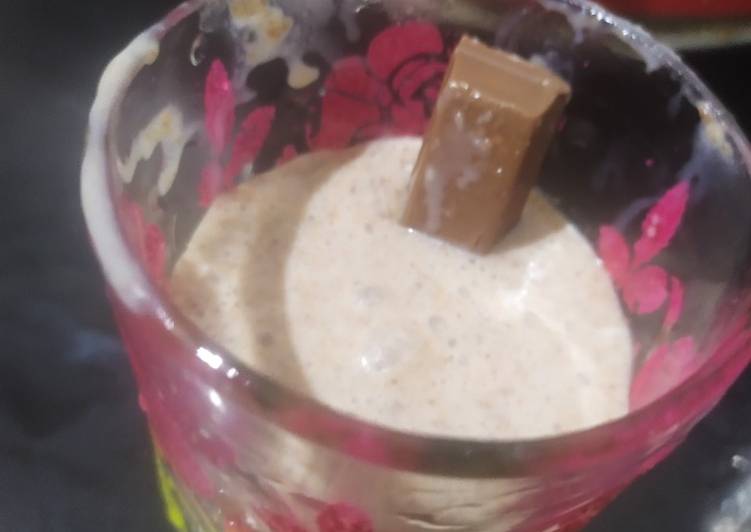 Simple Way to Make Any-night-of-the-week Kitkat milkshake