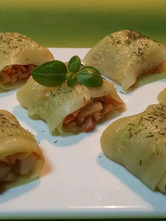 Una foto de Rollitos de calabacín rellenos