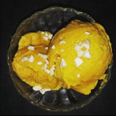 A picture of Mango Ice cream.