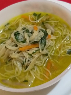 Una foto de Sopa de fideos cantonesa