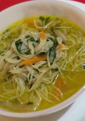 Una foto de Sopa de fideos cantonesa
