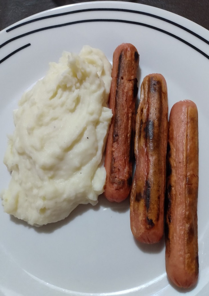 Una foto de Salchichas con puré