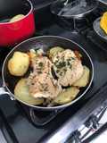Pavita y papas doradas