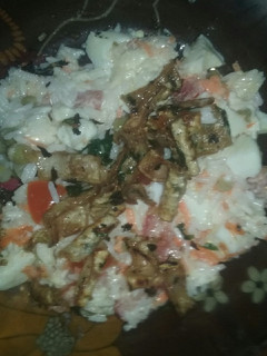 Una foto de Chinchulines provenzal (light) con ensalada de arroz primavera