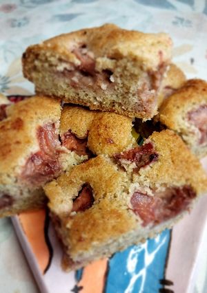 Una foto de Torta integral con frutillas