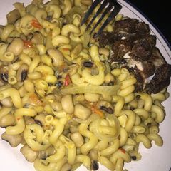 A picture of Macaroni and beans porridge.