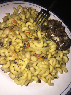 A picture of Macaroni and beans porridge.
