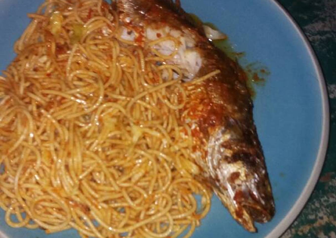 Spaghetti with fried fish